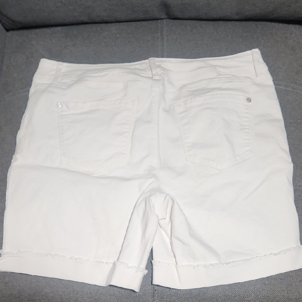 White Distressed Rolled-Hem Women’s Bermuda Shorts - Picture 5 of 5